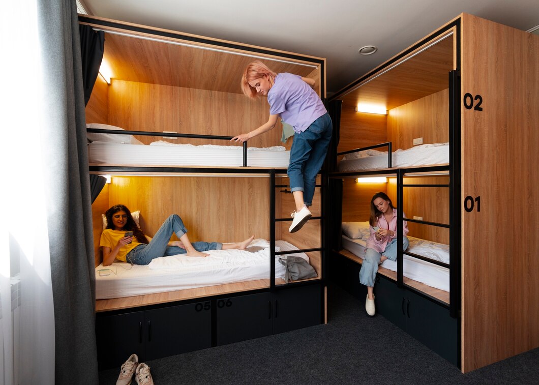 Wykorzystanie przestrzeni w małym mieszkaniu – praktyczne łóżka z pojemnikami